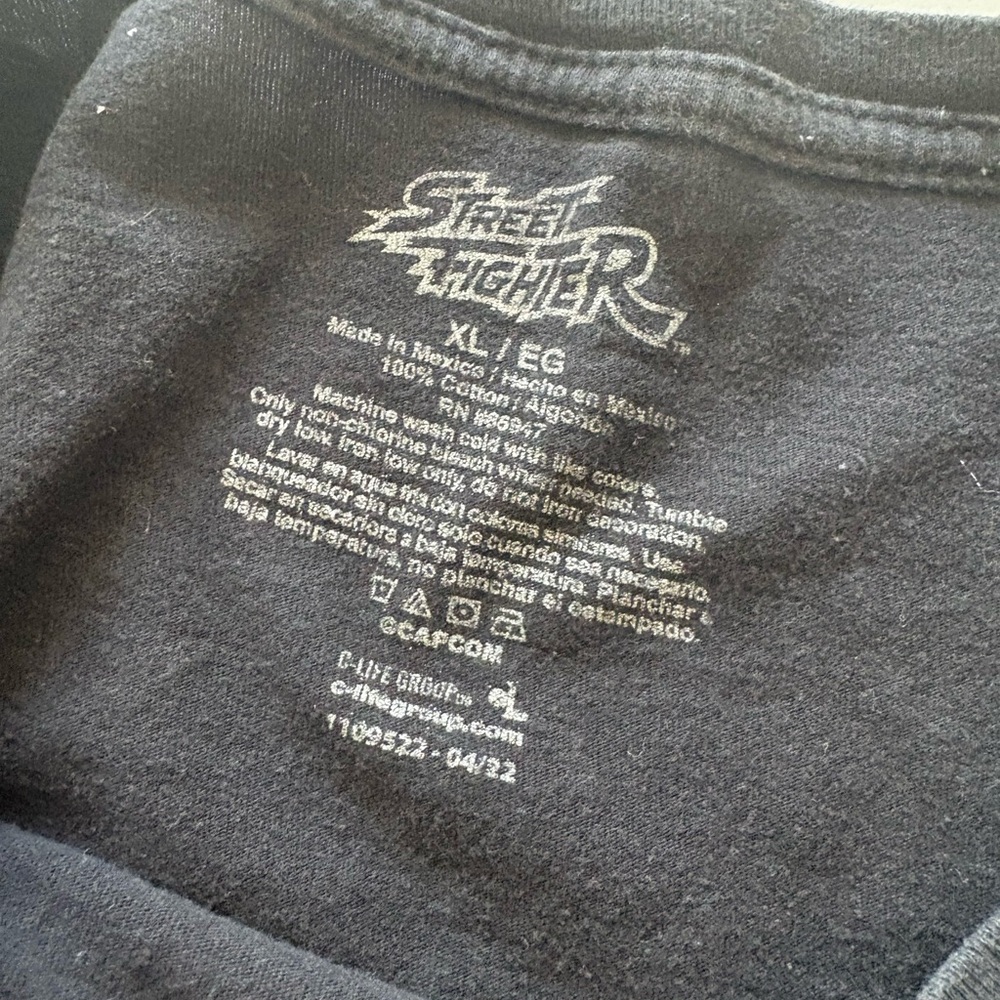 Street Fighter Graphic Tee - Black with Red & Yellow Print XL - Picture 4 of 4